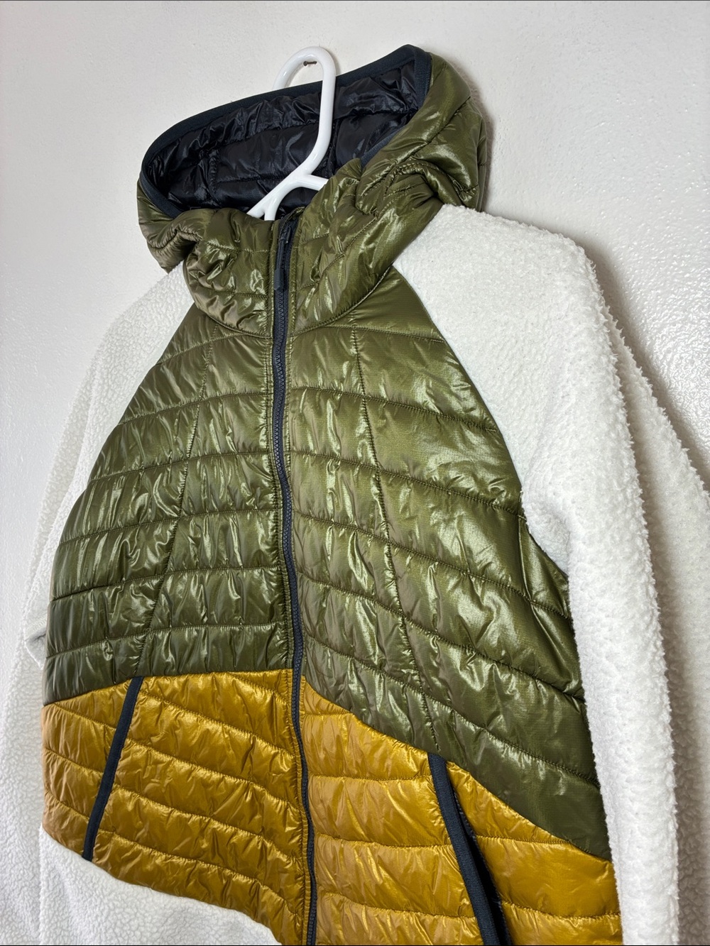 MOUNTAIN HARDWEAR Altius Hoody Fleece Puffer - Picture 3 of 16